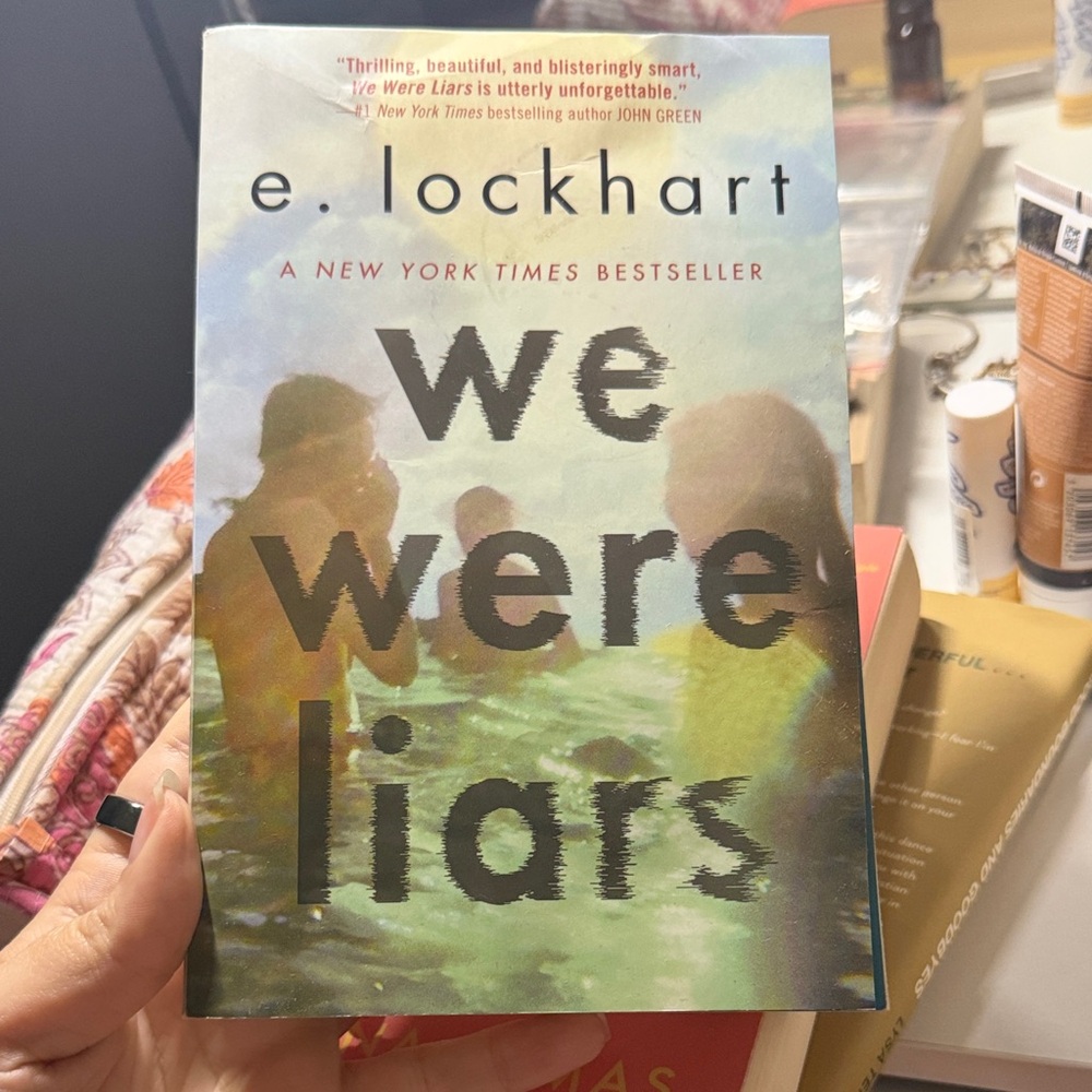 We Were Liars by e. lockhart - Book